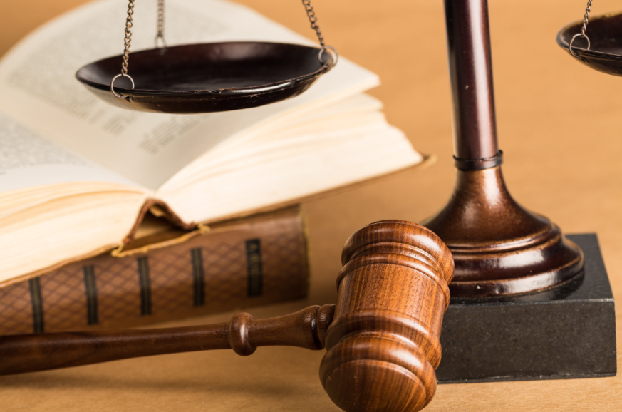 女子為尋刺激半夜開(kāi)豪車(chē)偷菜被拘，盜竊他人財(cái)物怎么處罰