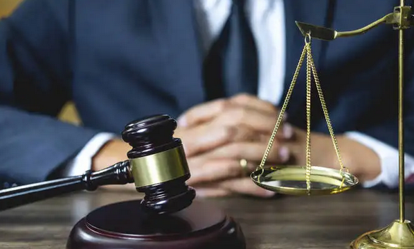 財務挪用10萬公款怎么判刑