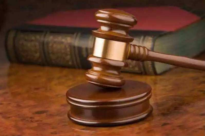 男子駕車撞倒碾壓女友致死!故意殺人怎么判刑?